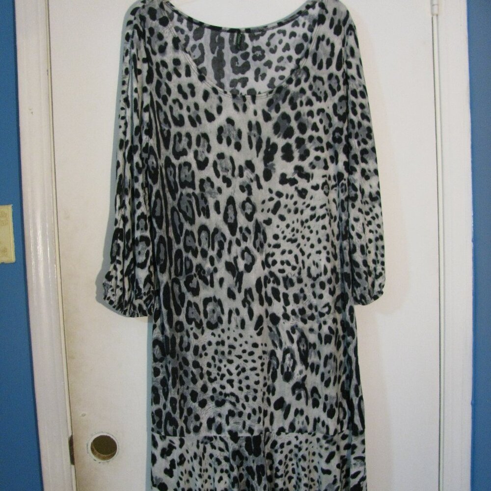 * Poliana Plus Dress 1X Plus Size ? NO Size Tag Black Gray Animal Print Silky